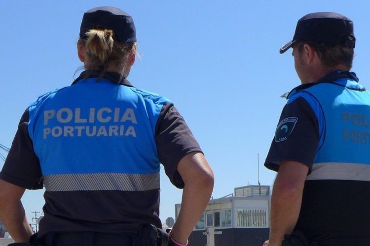 Denuncian que la Policía portuaria de Algeciras está desbordada por el colapso en las vías del puerto