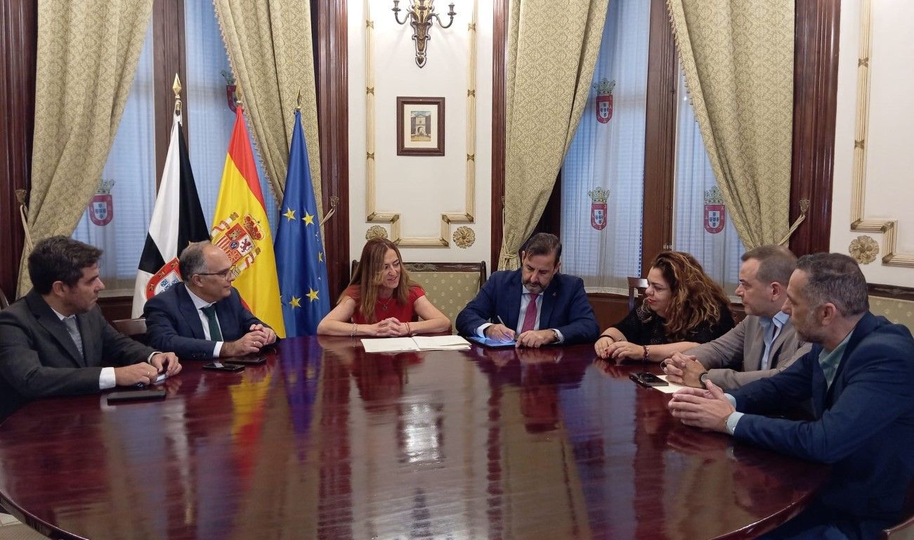 Gaitán se reúne con la directora general de Protección Civil y Emergencias