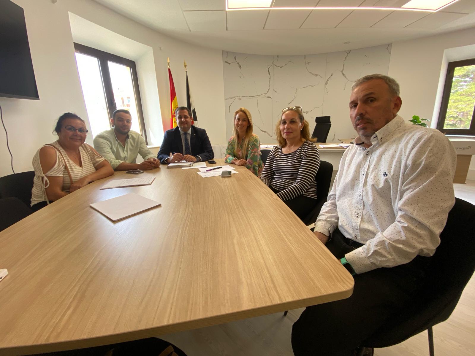 Fomento se reúne con la Asociación de Vecinos de Juan XXIII