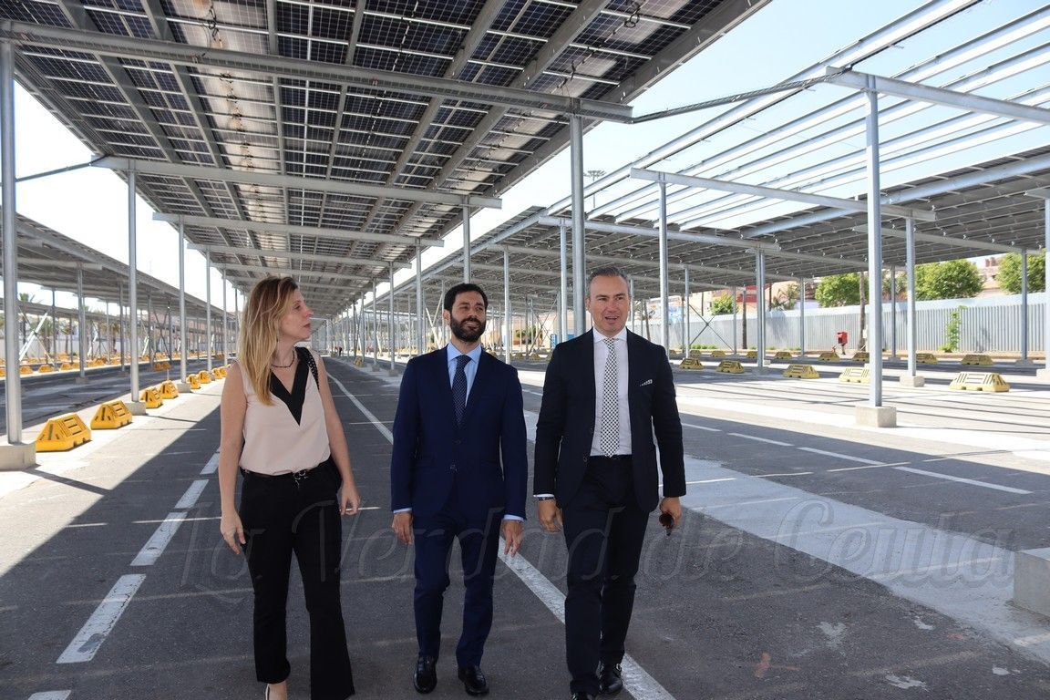 La Ciudad, el Puerto y Avangreen presentan la gran planta solar fotovoltaica intalada en el Puerto de Ceuta