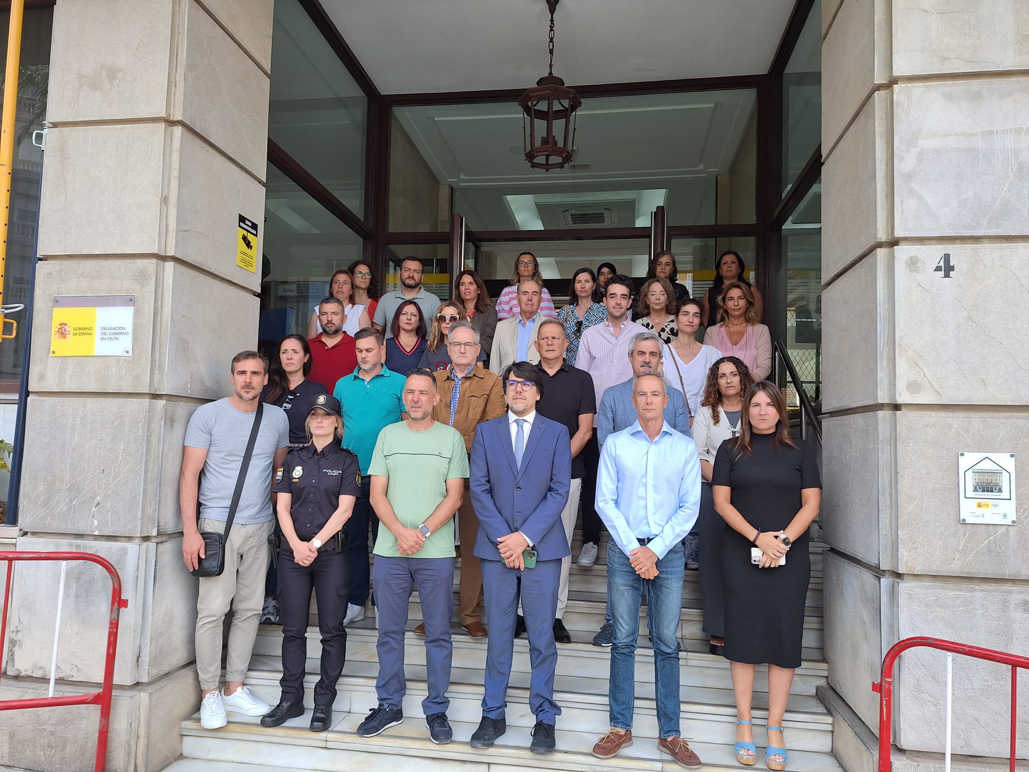 Delegación celebra un minuto de silencio por las 6 últimas víctimas de violencia machista