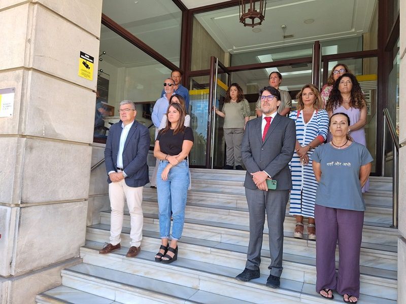 La Delegación del Gobierno guarda un minuto de silencio por las dos últimas víctimas de violencia de género