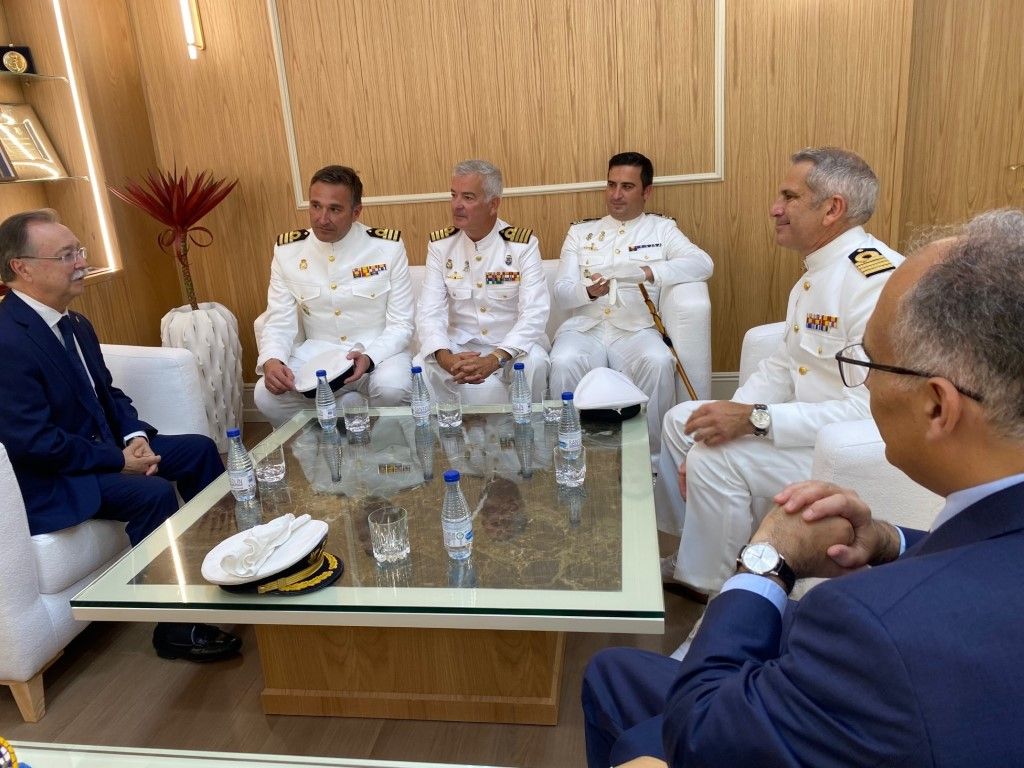 Vivas recibe a los comandantes de los buques Galicia, Santa María e Intermares, de visita en el puerto de Ceuta