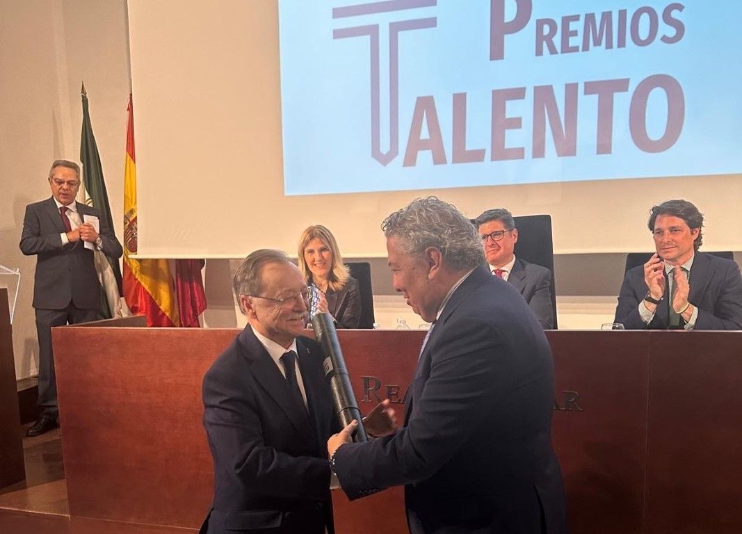 El Club Talento distingue al presidente Vivas por favorecer el tránsito hacia un nuevo modelo económico en Ceuta