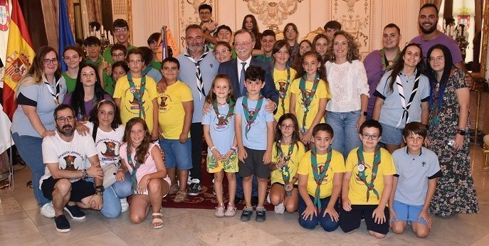 Vivas ofrece una recepción al grupo Scouts Omaha 238