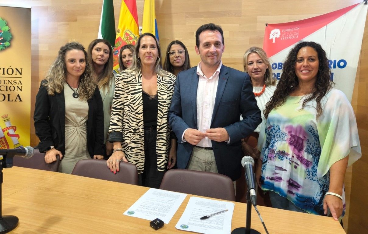 VOX Ceuta firma el manifiesto de “Nuestro corazón por bandera” en defensa de la Guardia Civil y la Policía