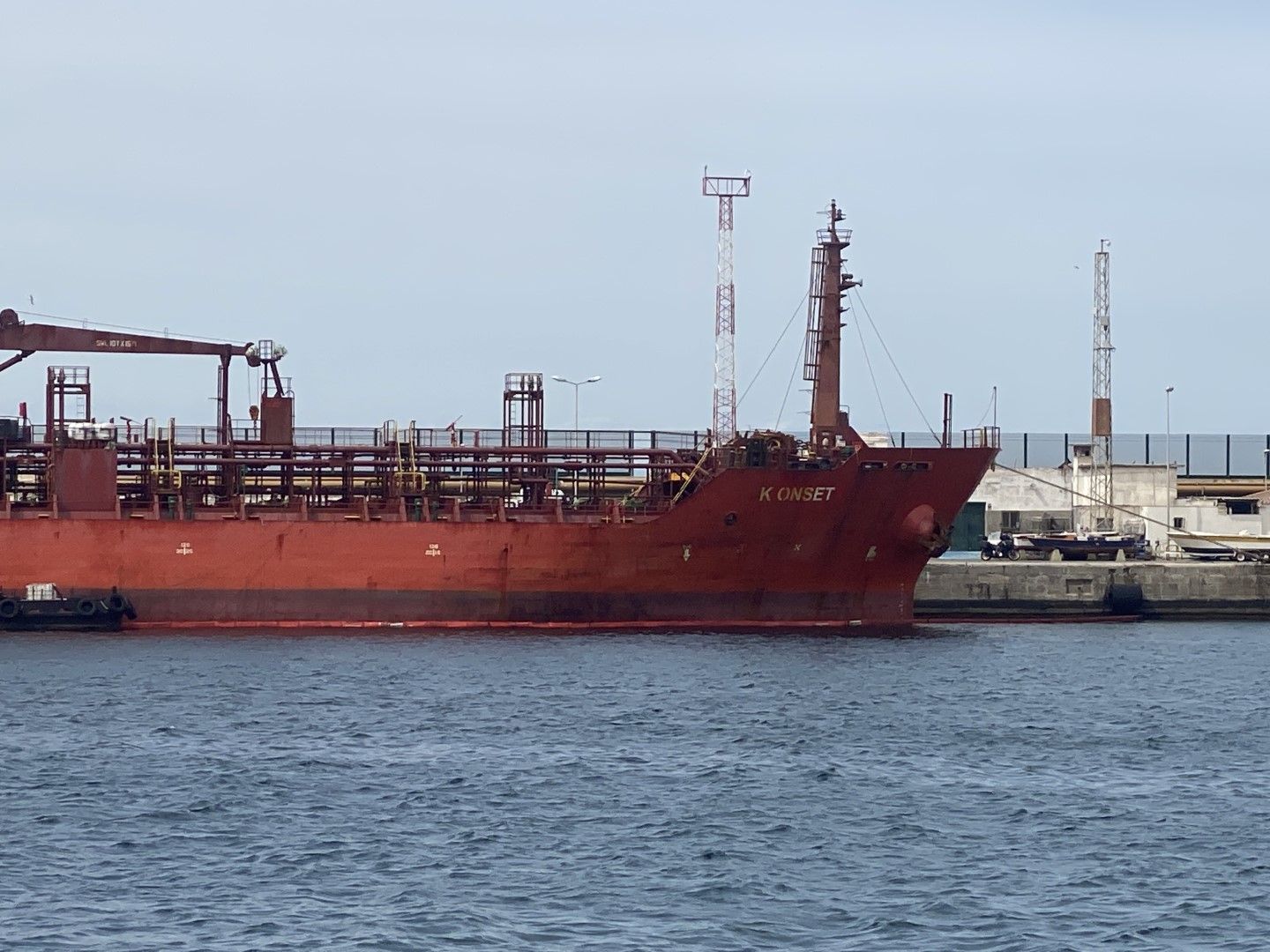 Imponen una garantía de 600.000 euros para que el petrolero pueda abandonar el puerto de Ceuta