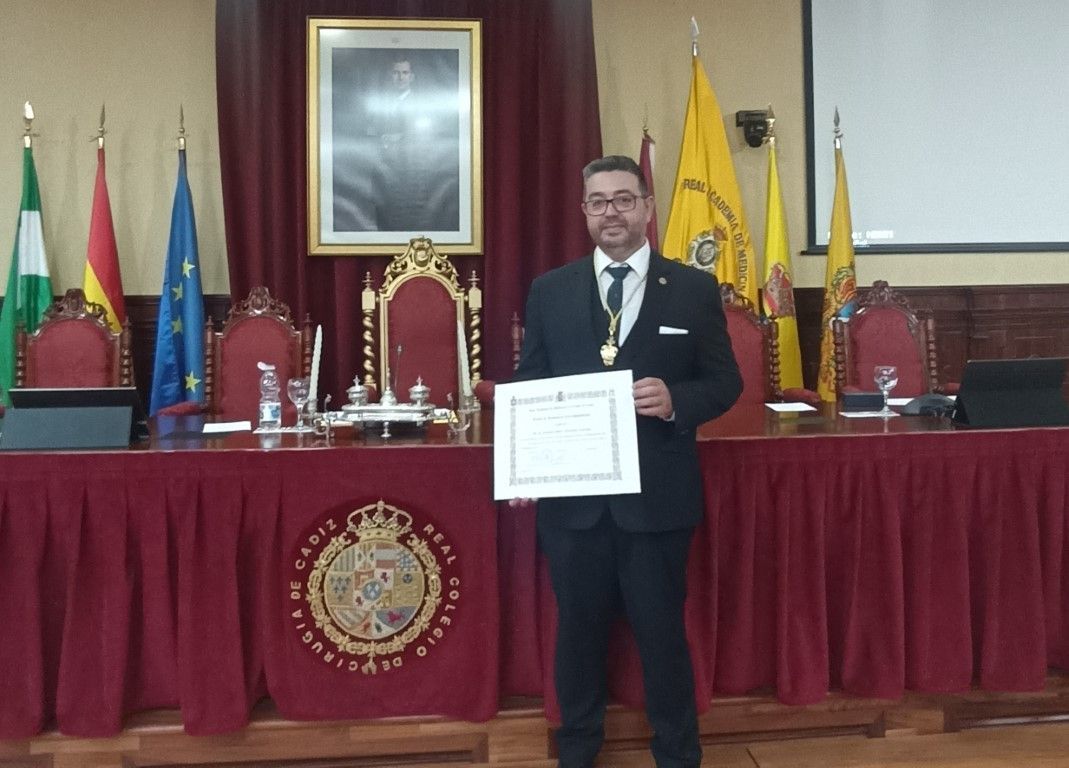 Un profesor de Ceuta ingresa en la Real Academia de Medicina y Cirugía de Cádiz
