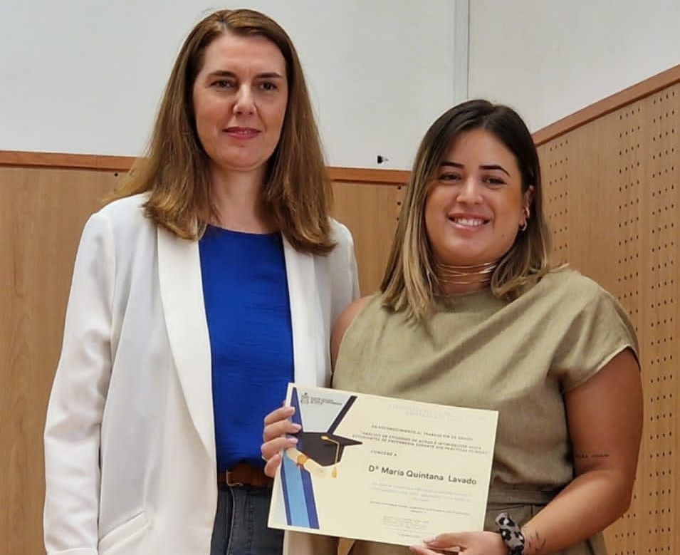 El Colegio de Enfermería entrega una beca de excelencia académica