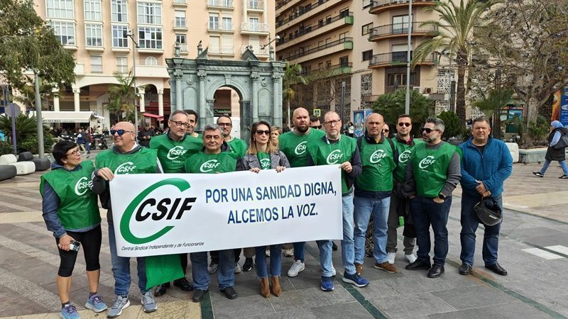 CSIF se concentra ante las Delegaciones del Gobierno por la crítica situación del sistema de salud