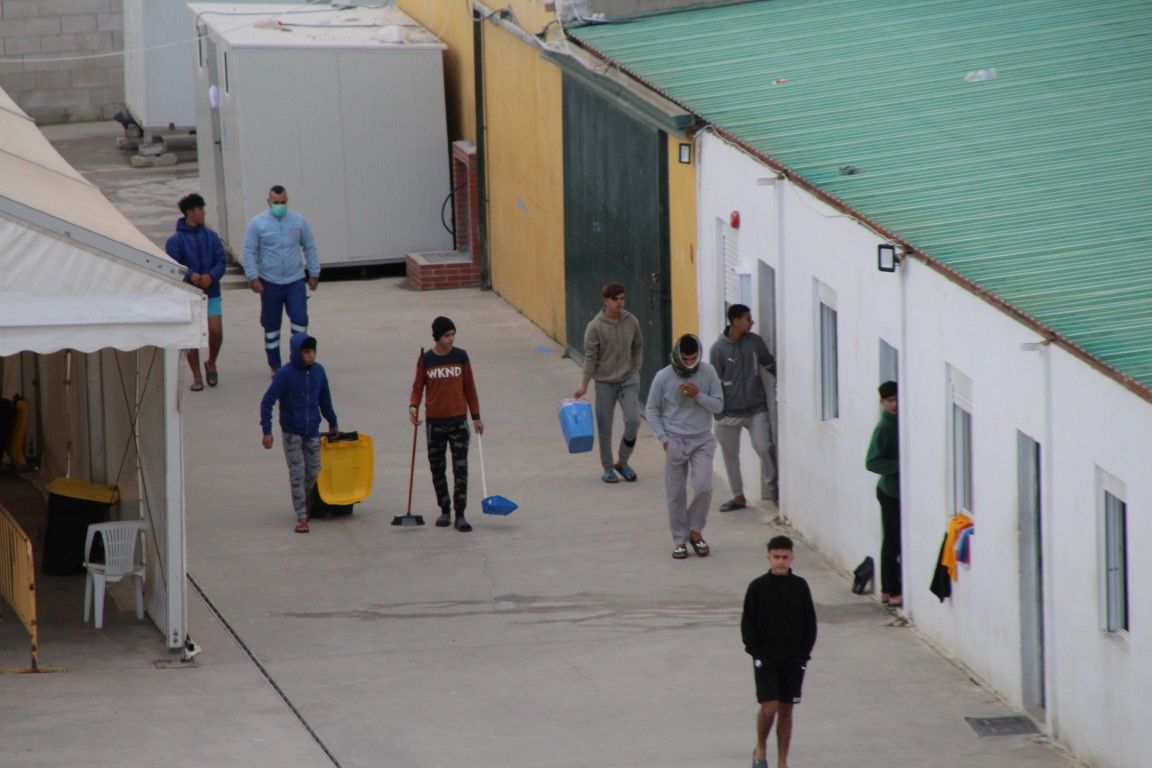 Gobierno anuncia medidas para atender a los menores migrantes y aliviar la saturación en centros de acogida