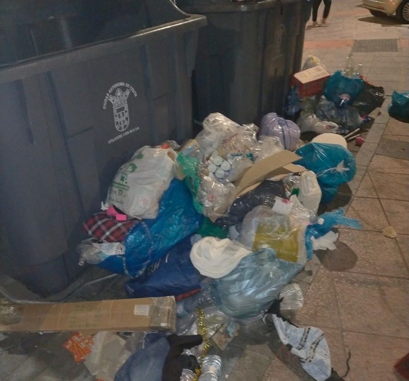 Solidaridad reclama más control y sanciones para quienes dejan las bolsas de basura en las aceras