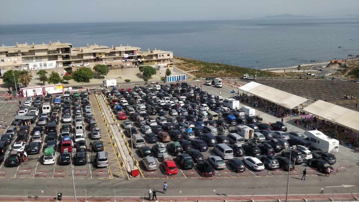 La policía realiza más de 39.000 verificaciones documentales en la frontera este fin de semana