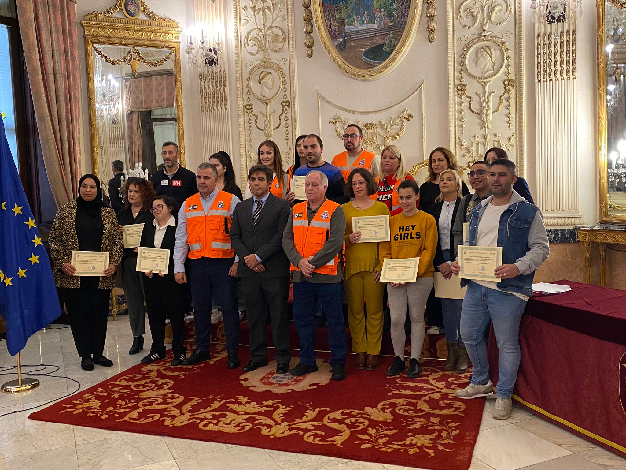 Foto de familia con todos los voluntarios premiados 