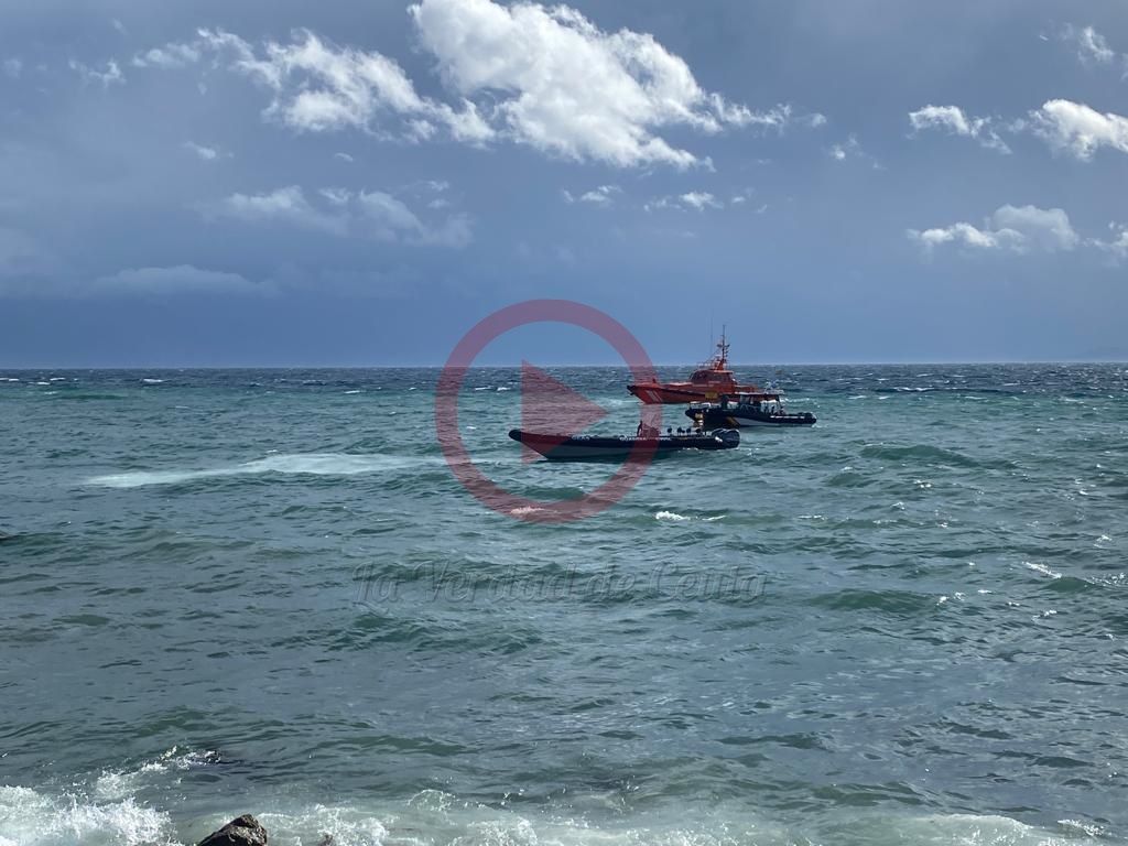 (Ampliación) Hallan muerto en la playa de Fuente Caballos el inmigrante que estaba siendo buscado