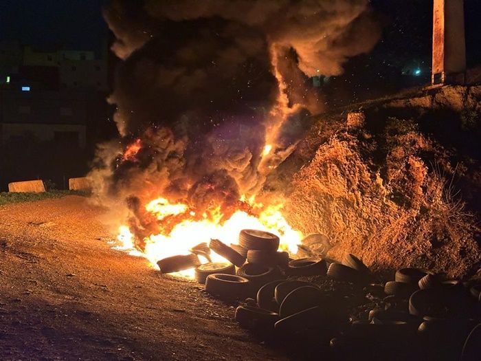 Detenido por prender fuego a unos neumáticos en la bajada de la barriada del Príncipe
