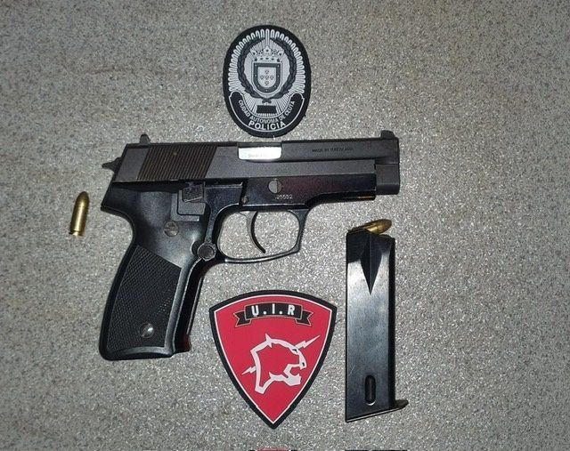 Detenido con un arma de fuego preparada para disparar