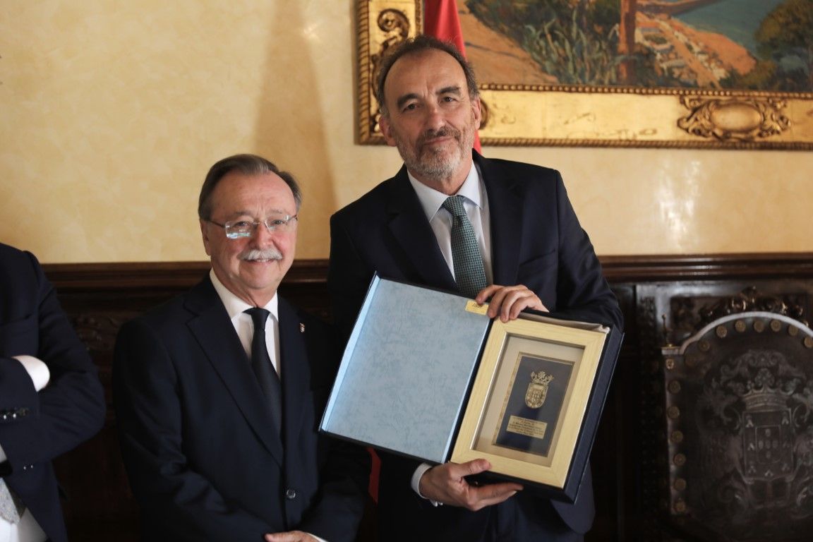 Juan Vivas ofrece una recepción al magistrado Manuel Marchena