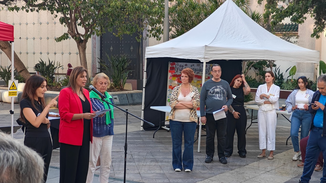 ACEFEP convierte la plaza de los Reyes en un espacio de sensibilización por la salud mental en situaciones de emergencia