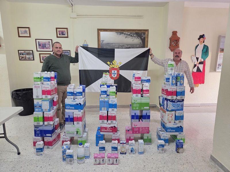 Satisfacción por los 315 litros de leche recogidos en la primera campaña solidaria de la Cuesta del Rayo.