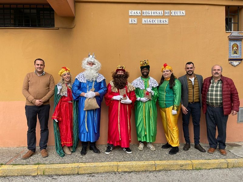 Los Reyes Magos llenan de ilusión la Casa Regional de Ceuta en Algeciras