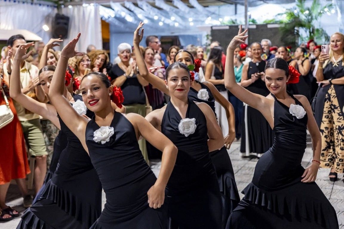 La Casa regional de Ceuta en Melilla celebró el Día de Ceuta con una exhibición de bailes
