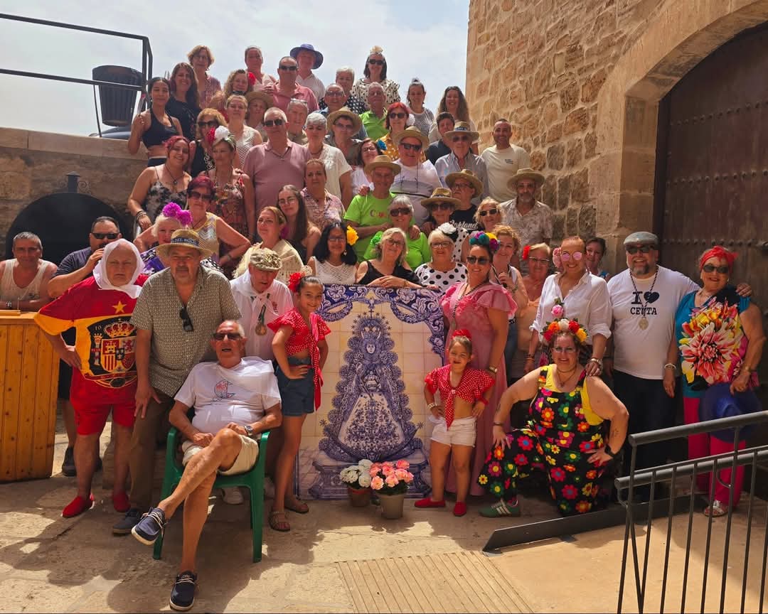 La Casa regional de Ceuta en Melilla celebra la Romería del Rocío con un centenar de socios.