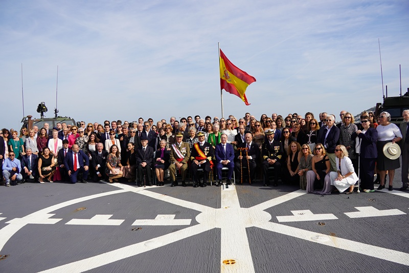 Ceuta vive una emotiva jura de bandera civil a bordo del buque ‘Castilla’