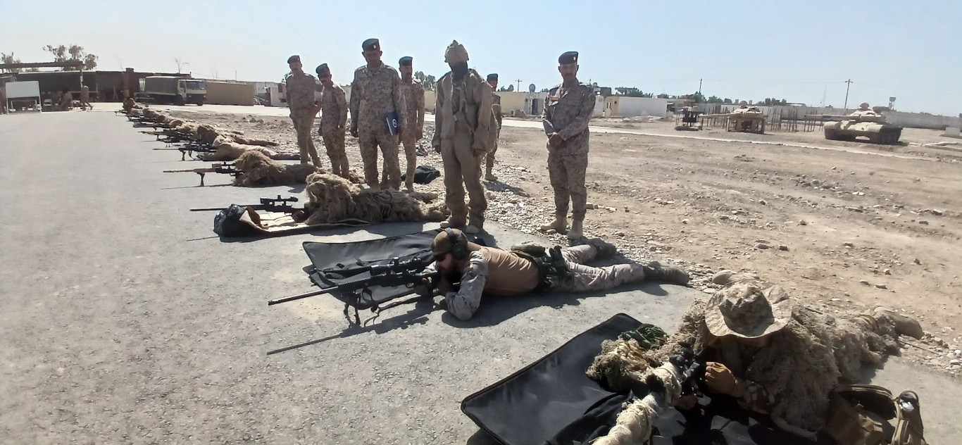 Militares españoles de La Legión y Regulares refuerzan la formación de tiradores de precisión en Irak