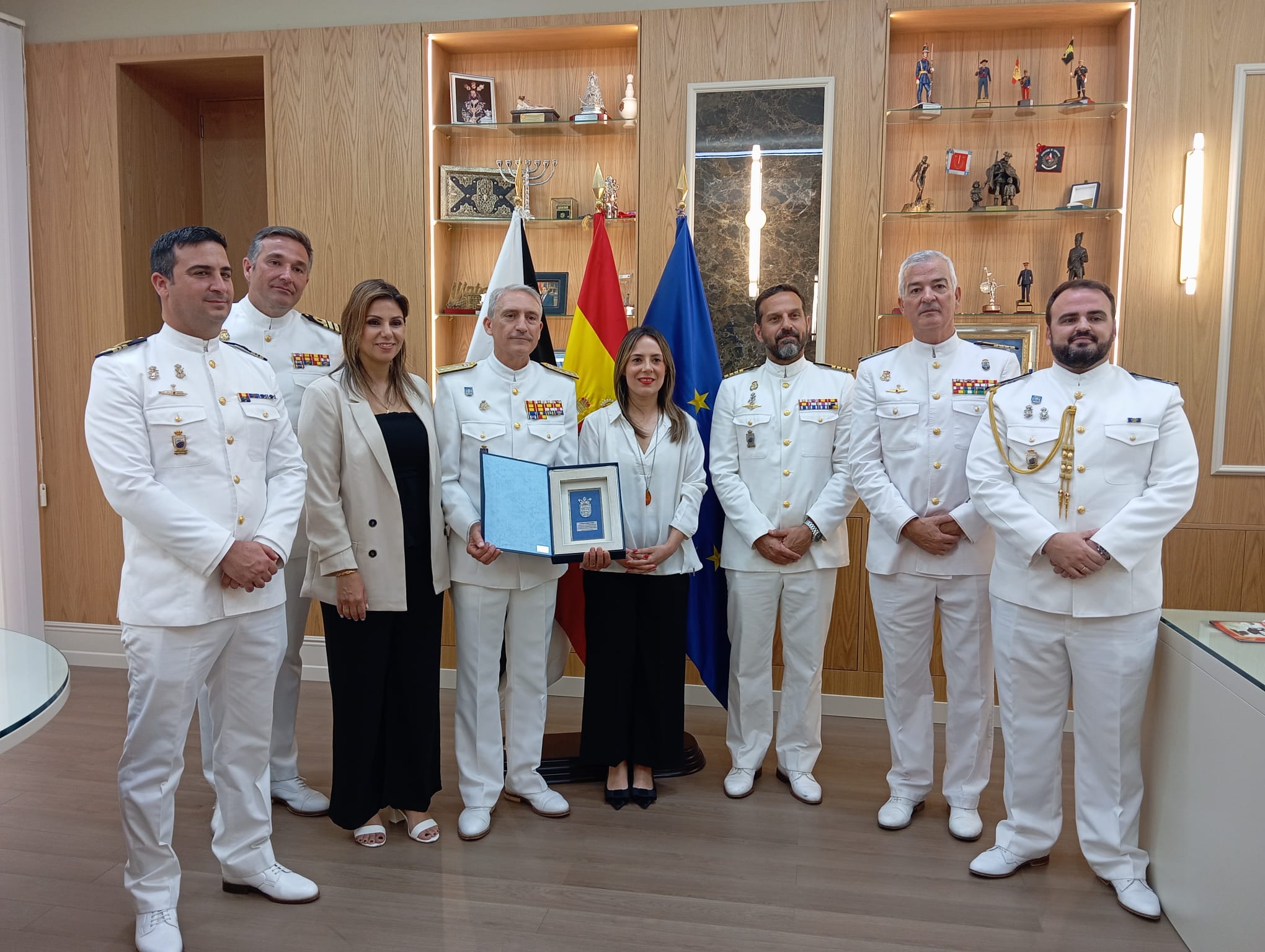 La presidenta accidental, Pilar Orozco, ofrece una recepción a los comandantes de los buques de la Armada