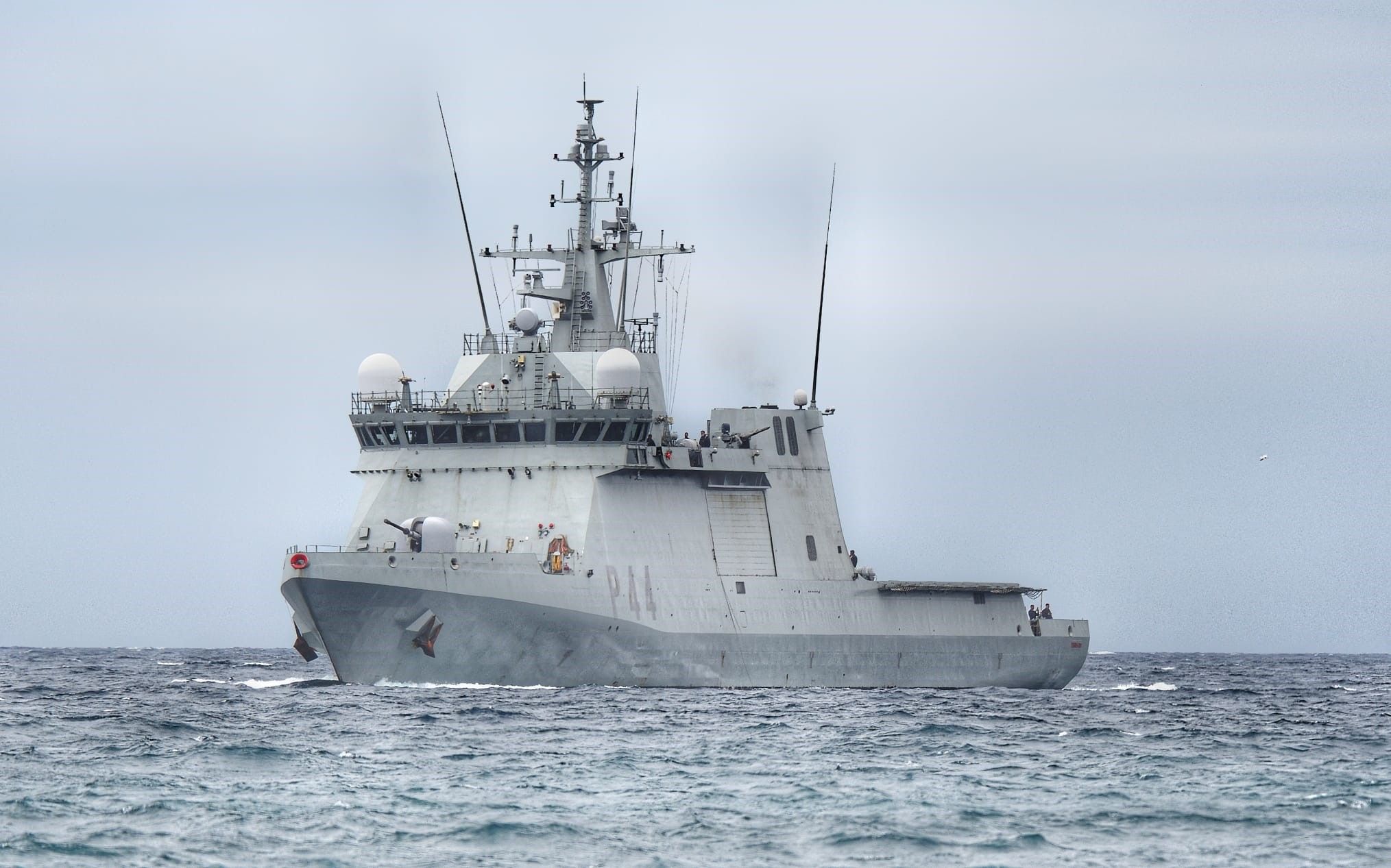 El BAM ‘Tornado’ atrae a cientos de visitantes en el puerto de Ceuta durante su jornada de puertas abiertas
