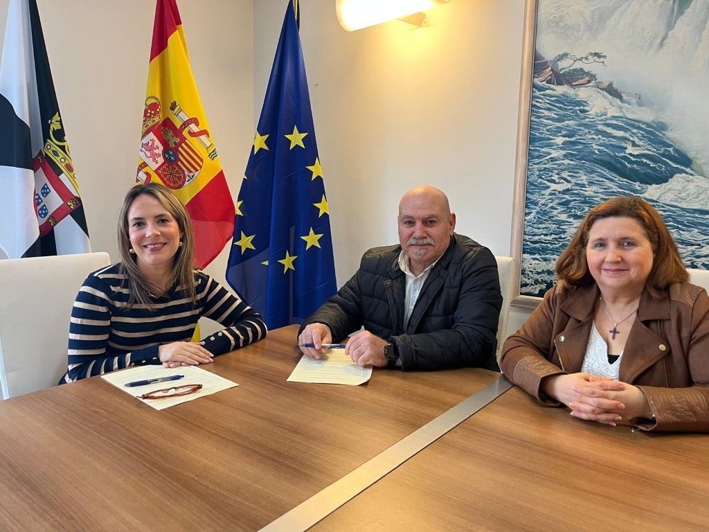 Cultura renueva los convenios con la Asociación Miradas y la Agrupación Musical de la Amargura