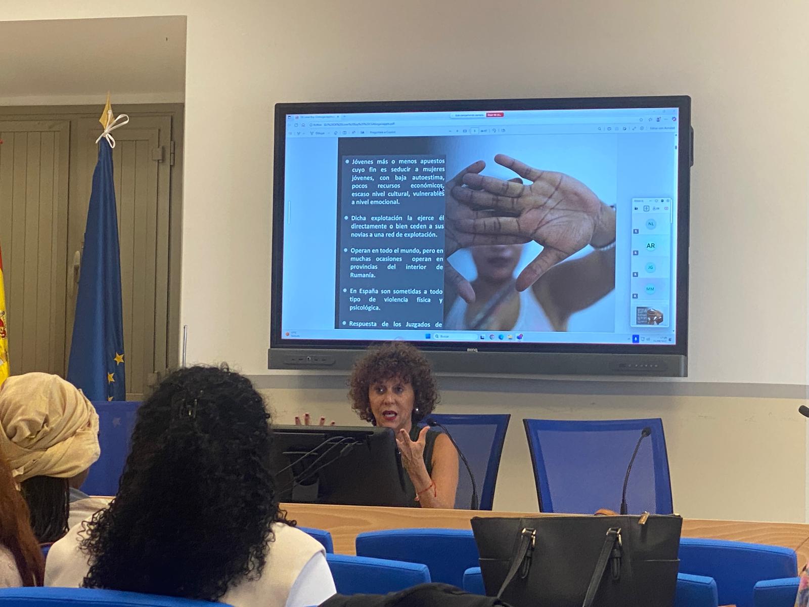 Periodistas y expertos hablan sobre la trata de personas en la segunda y última jornada del curso en la UNED