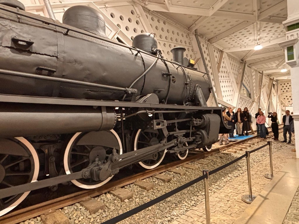 La antigua locomotora de Ceuta cobra vida con visitas teatralizadas en la estación del ferrocarril