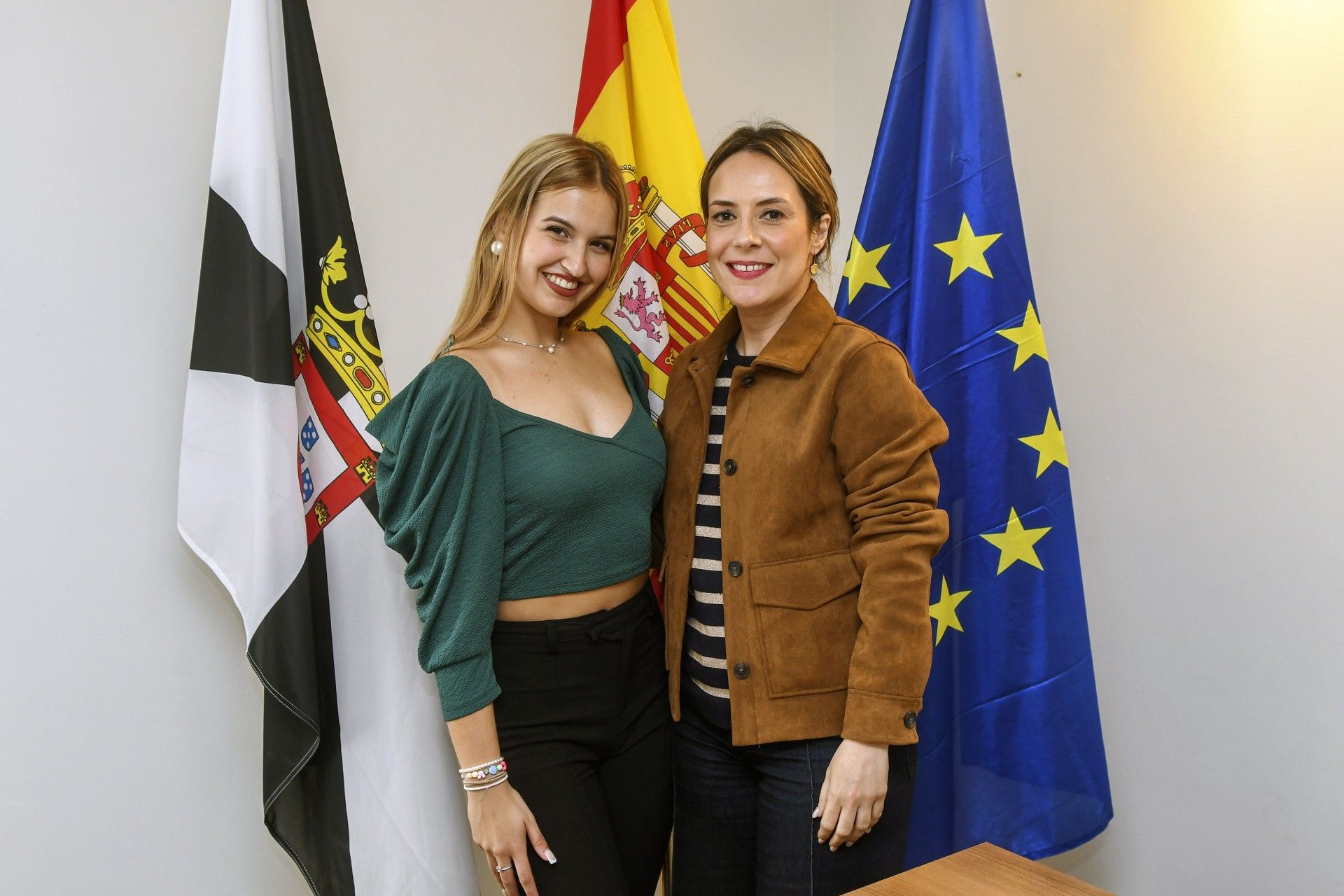 Pilar Orozco desea suerte a la Miss RNB Ceuta
