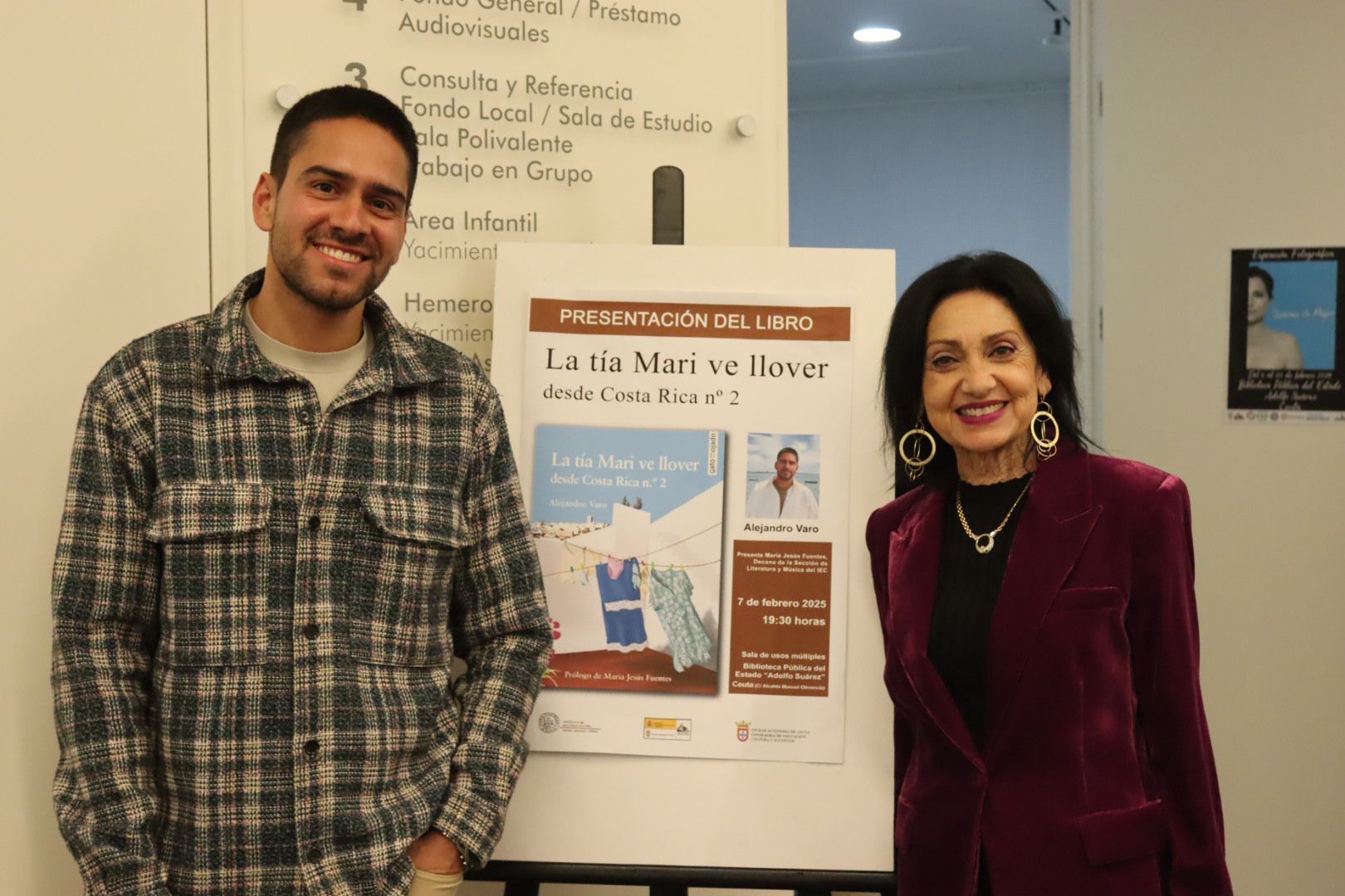 Alejandro Varo en la presentación de su libro junto a María Jesús 