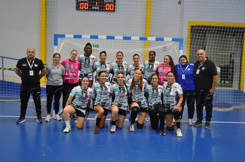 El BM Estudiantes firma una agónica victoria en La Libertad con un gol decisivo en el último segundo (31-30)