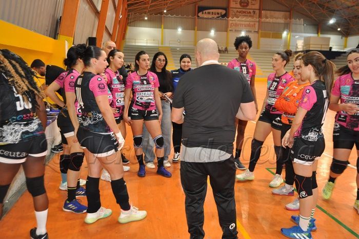 El Club BM Estudiantes vence al líder en casa por la mínima (29-27) 