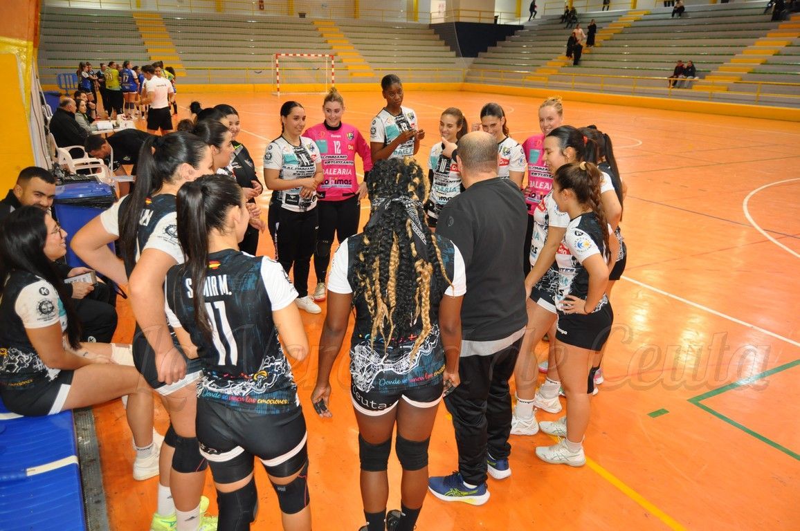 El Balonmano Estudiantes retoma la competición en Murcia mirando el liderato