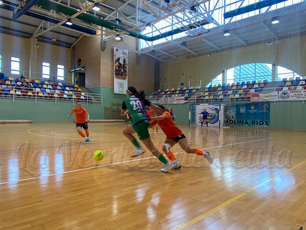El CD Camoens da un nuevo paso hacia la permanencia tras derrotar al Playas de Málaga (4-1)