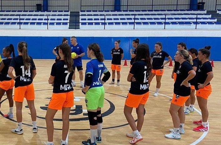 El CD Camoens inicia la temporada en Martos con cambios en el banquillo y siete incorporaciones