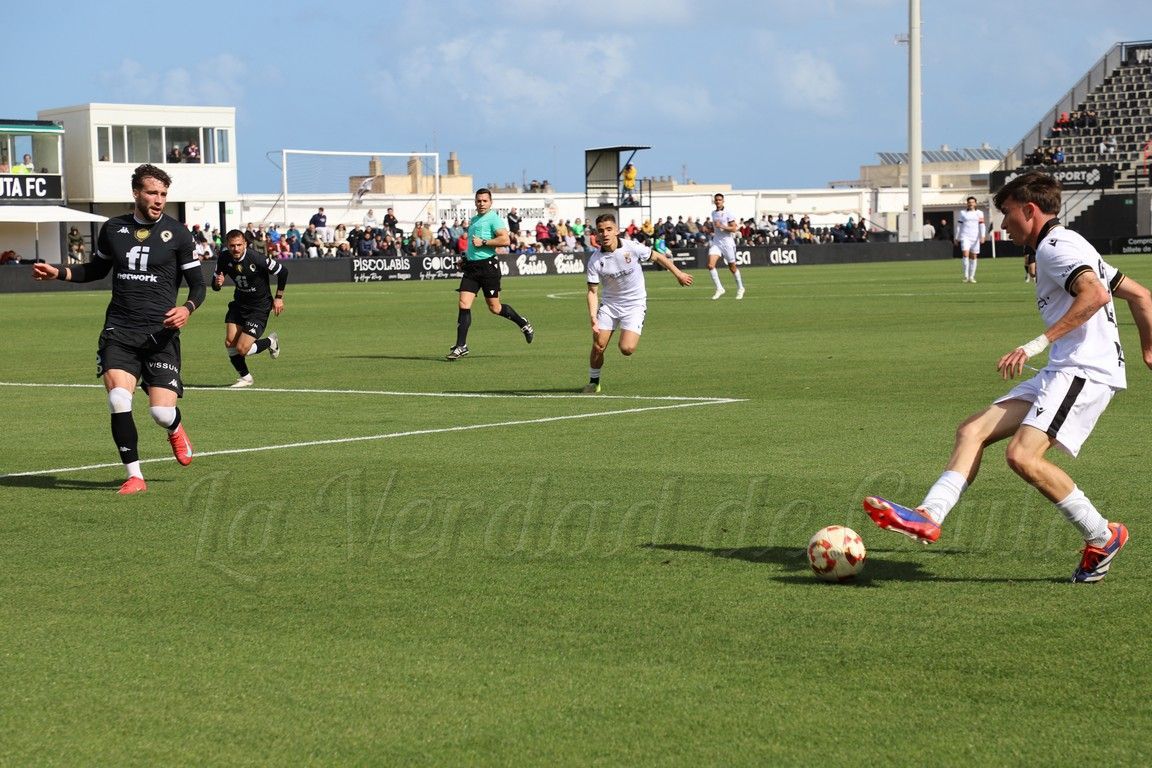 La AD Ceuta busca seguir soñando con el ascenso frente a un CF Intercity intentando salir del descenso 
