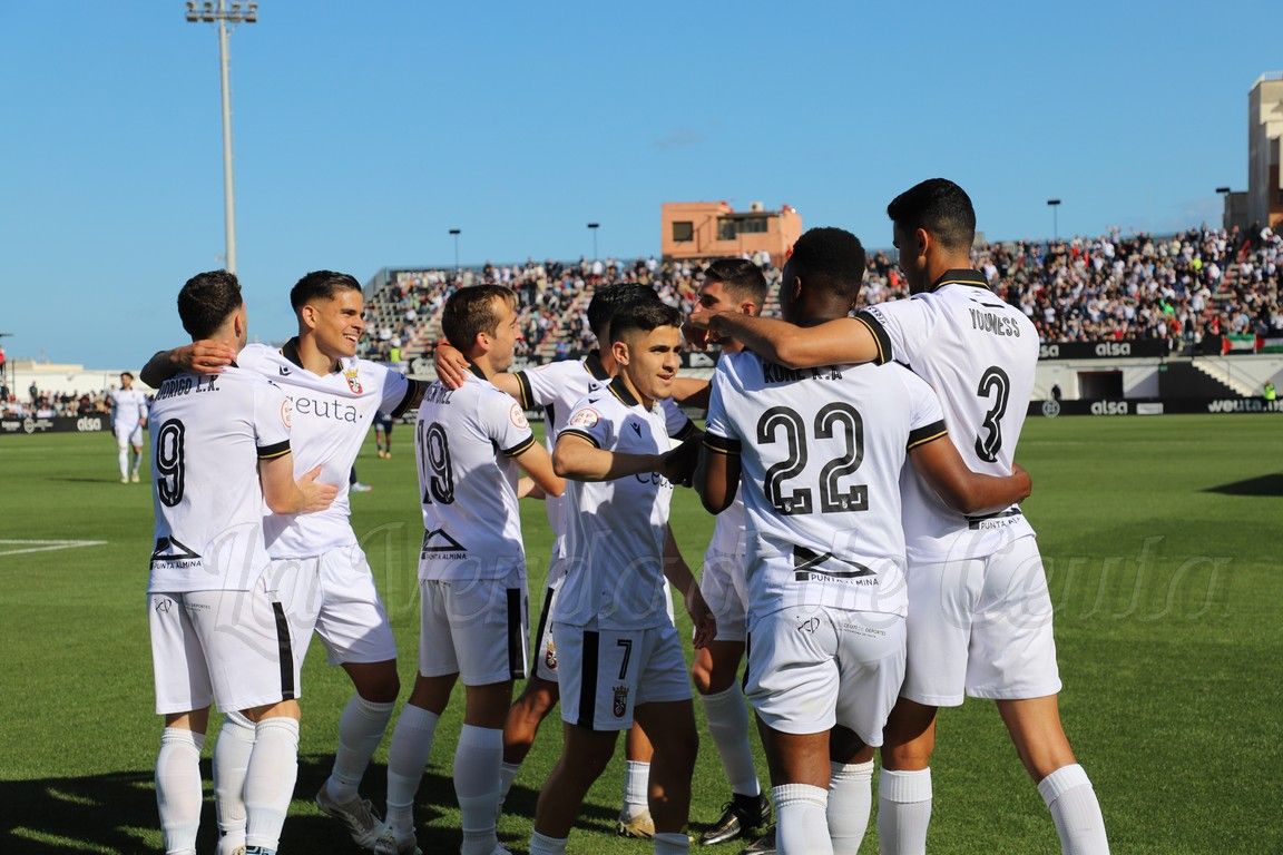 La AD Ceuta FC perfila su futuro: filialidad con el Ramón y Cajal féminas, avance en la planificación de la plantilla y la despedida de Jota