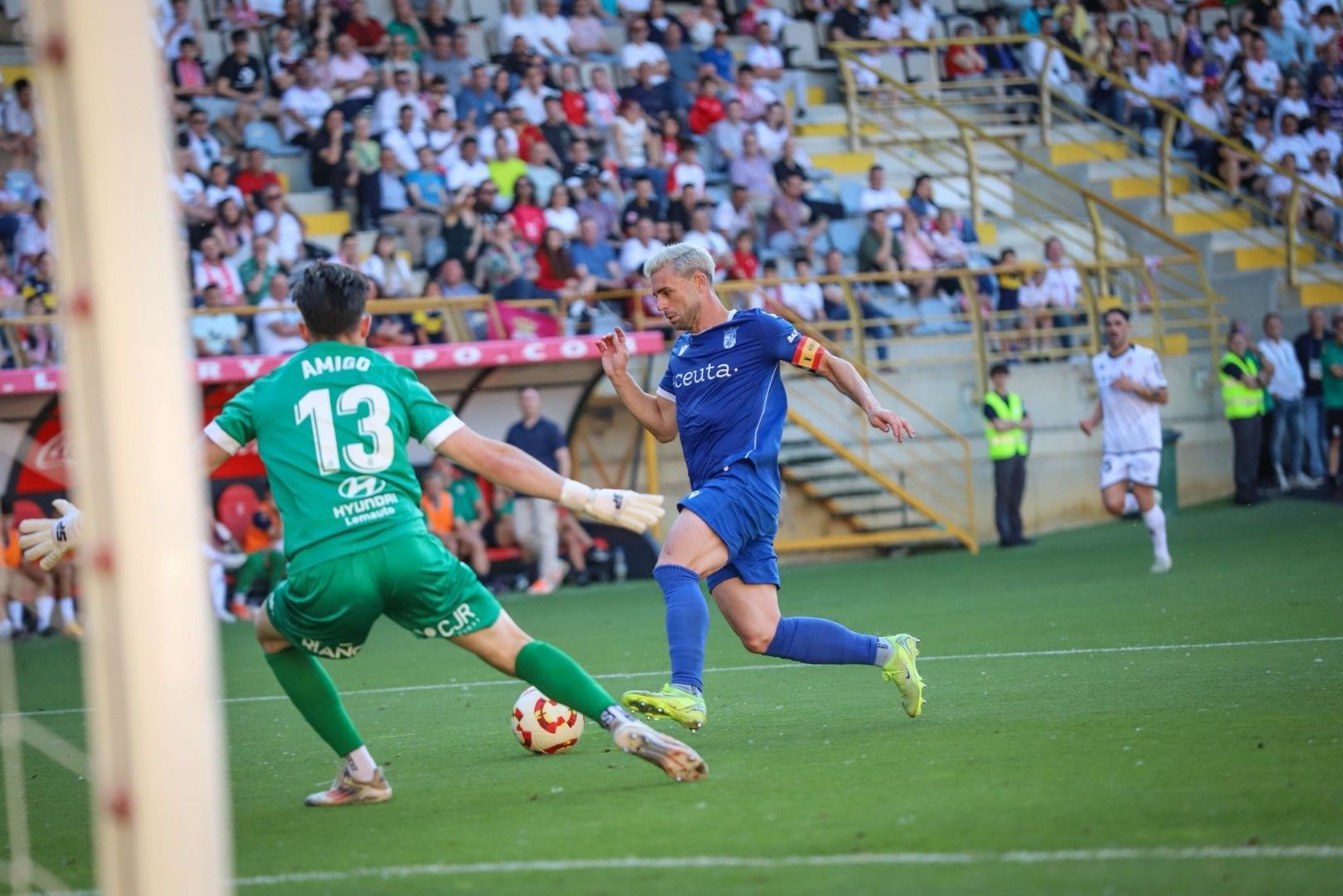 El Murube dictaminará el campeón de 1ª RFEF tras el empate en la ida entre Cultural Leonesa y Ceuta (2-2)