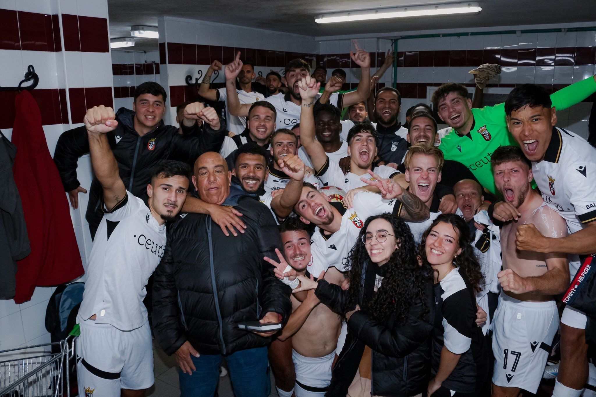 Dos goles en el descuento le dan la victoria al Ceuta B ante el Conil (2-0)