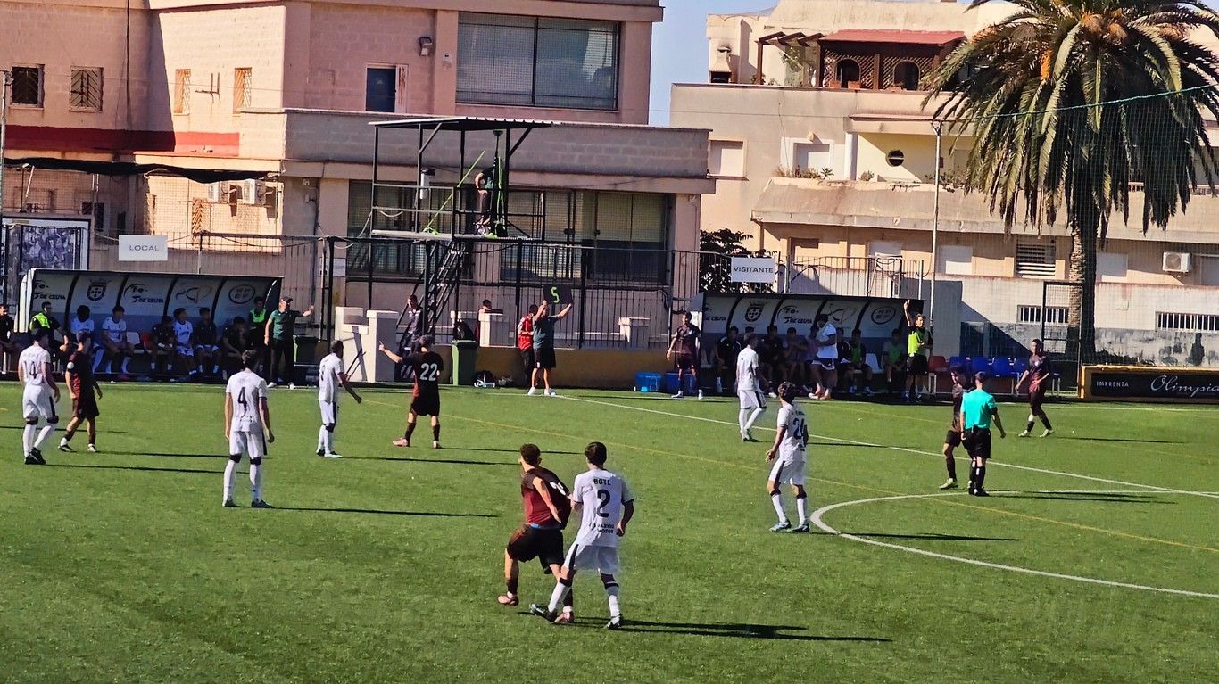 El filial del Ceuta consigue su primer punto al empatar en casa ante el Atlético Onubense (1-1)