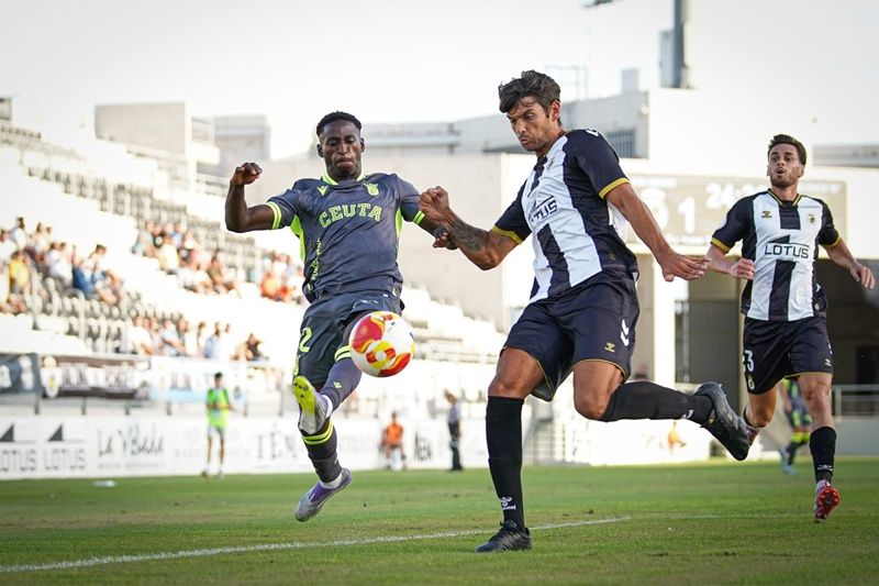 La AD Ceuta FC "B" busca lograr su primera victoria lejos de casa ante el segundo clasificado