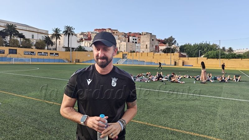 Polaco, entrenador de la AD Ceuta FC “B”: “El equipo ha crecido muchísimo y llega con muchas ganas de competir ante el Cádiz B”