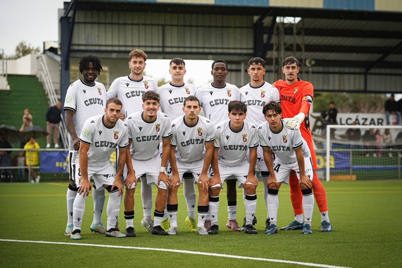 La AD Ceuta ‘B’ conquista Conil y se acerca al play-off con un triunfo de autoridad (0-2)
