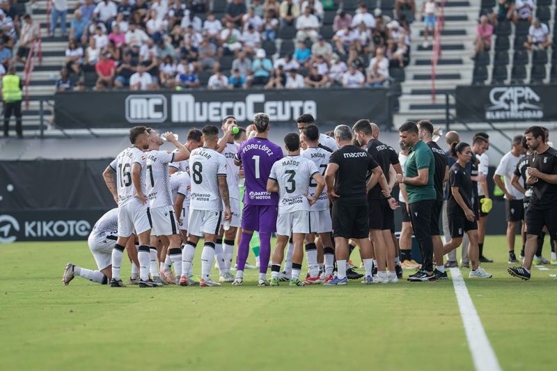 Trofeos La Verdad de Ceuta tras la jornada de liga entre Real Valladolid y AD Ceuta (3-0)